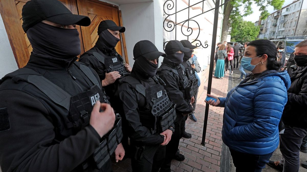 Ukrajinský exprezident Porošenko přišel o obrazy. Zabavila mu je policie